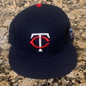 Twins Fitted 7 3/8